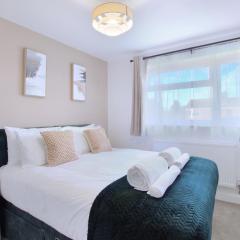 Comfortable, Stylish 3 Bed House with Off Street Parking and Superfast Wi-Fi