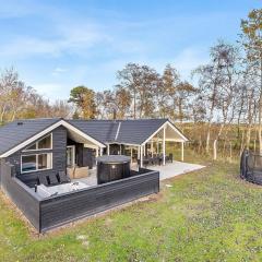 14 person holiday home in Væggerløse