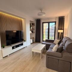 Modern Cozy Apartment, Swimming Pool, Golf, WiFi, TV 65'', Air Conditioner