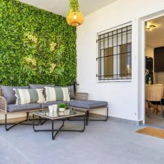 Groundfloor PInk Sunny beach - Winter by the Sea