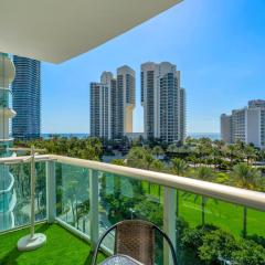 Resort at Sunny Isles Beach with Ocean view