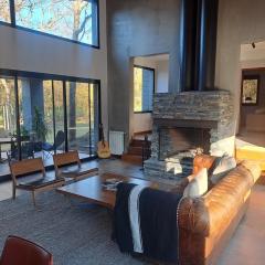 Cerro Elefante Shelter Modern house in nature