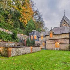 19th Century Manor with Hot Tub