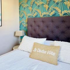 HAPPY PLACE mit Sonnen-Balkon und Stellplatz nur 400 m zum Strand