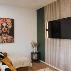 Modern City-Centre Group Stay, Sleeps 12, Free Parking, by Manchester Piccadilly