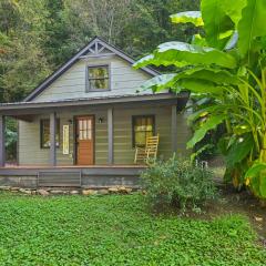 Charming Cabin with Hot Tub, Fireplace, Fire Pit, 2 minutes to downtown