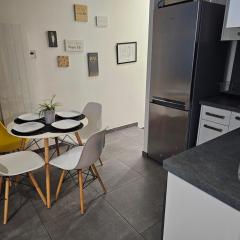 Les Âmes Heureuses by La Clé des Expos in Paris