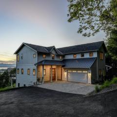 Stylish Seattle farmhouse plus Bonus suite and amazing views