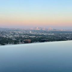 Serene Glasshouse Retreat with Iconic LA Skyline Views