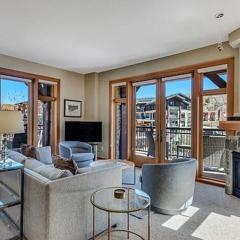 Bright Alpine Corner Condo with Ski Access