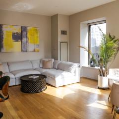 Luxurious stunning high-floor corner 2-bedroom home