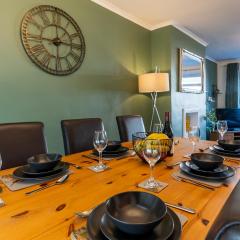 Headingley Lodge - Suburban location with off street parking