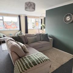 Meriden Apartment Retreat - Sleeps 7 - Near Nec