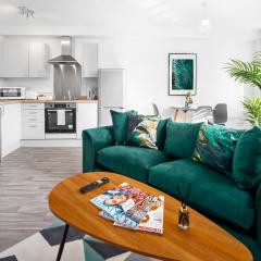 Modern 2 Bed Apartment - Strong WI-FI - Parking 55C