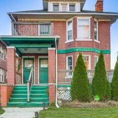 Urban Retreat 1 Mi to Riverfront! Detroit Duplex