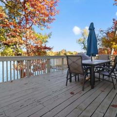 Pet-friendly Grass Lake Hideaway