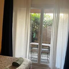 Charmant T2 équipé Proche Versailles