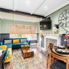 The Cozy Corner near NEC Birmingham Airport Entire Apartment Work Desk