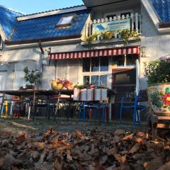 Blue House Apartman Kék Ház Üdülő