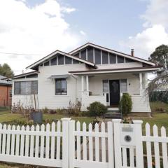 Homely 2-Bed Cottage Near Tenterfield Centre