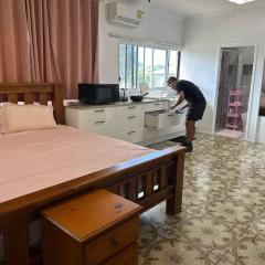 Mains Rd 超大4人带厨房卫浴办公 M1