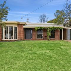 Riviera Retreat, Coastal Comfort Near Jan Juc Surf Beach