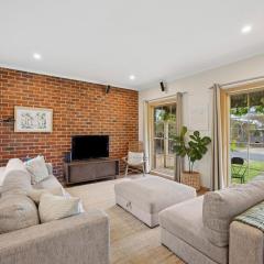 Riviera Retreat, Coastal Comfort Near Jan Juc Surf Beach