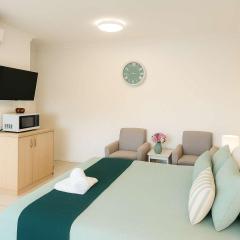 Paradise on Palmer Townsville City Studio in Townsville