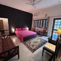 OnebyOne Bungalow 2 Bedroom suite Breakfast included Near Taj Mahal Hotel