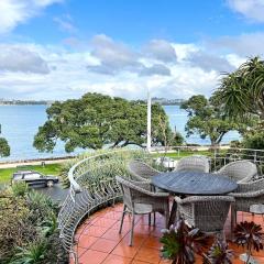 Bespoke Stays - Festive Villa Retreat