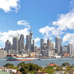 Bespoke Stays - Merry Season Escape