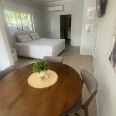 Reid's Retreat - Studio Apartment