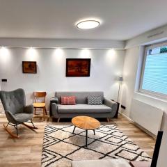 Petite maison indépendante avec garage attenant