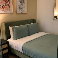 Chic 2BR Condo Toronto Core Steps to Eaton Centre