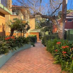 Cronulla courtyard unit, 10 mins walk to Beach & Bay