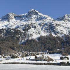 Attic Lake View with Free Parking