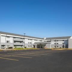 Wingate by Wyndham Lincoln Airport East I-80