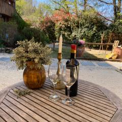 Walk trails, chateau, shop,spa, pellet stove cozy