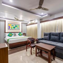 Treebo Marina Grand, Railway station