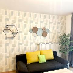 Prime Stay - Deluxe 2 Bedroom Family Apartment with Balcony