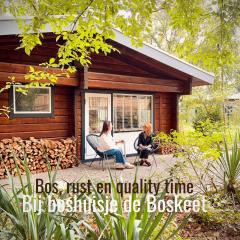 Rustic forest cottage, private forest garden and dogs welcome