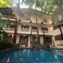 Antique Villa for Big company, 10 min walk Morjim Beach