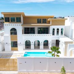 Brown Empire Pool Villa Pattaya