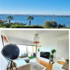 Appartement 1ere ligne piscine terrasse au bord de la plage front de mer avec 6 vélos