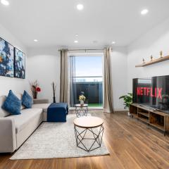 Panoramic City Views Elegant 2BR, 2 Min to Metro