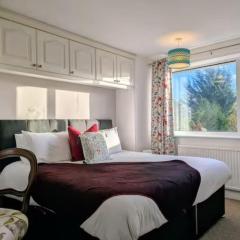 Contractor-Friendly 6BR Property, Fast WiFi, Parking Included