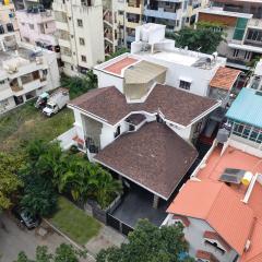 Alaya Stays Royal Valora Charming 5 BHK villa with Garden