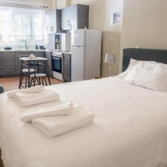 Γκαρσονιέρα 1 δίπλα στη θάλασσα!