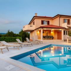 Apartment LUCAS with private pool