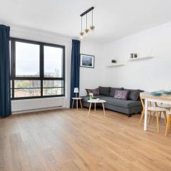 Modern Apartment with Historic Shipyard Views and Parking by Noclegi Renters